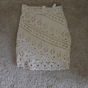 H & M Beige Size 0 Eyelet Pencil Skirt